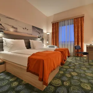 **** Hotel Ramada Airport Česká republika